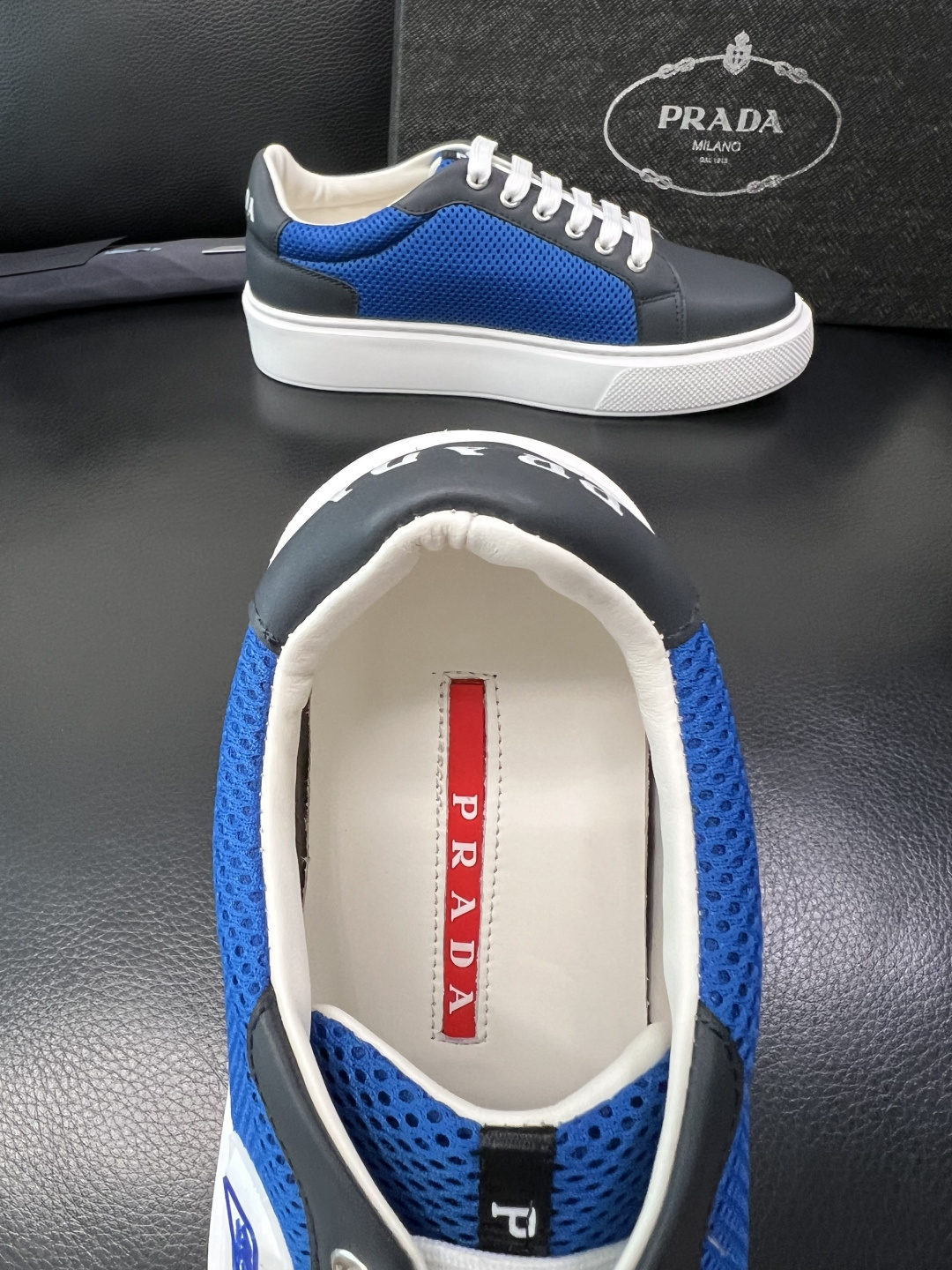 PRADA 高品质 顶级工艺品 普拉达 专柜同步 原厂配置，意大利进口原版牛皮面料，透气舒适进口水染牛里