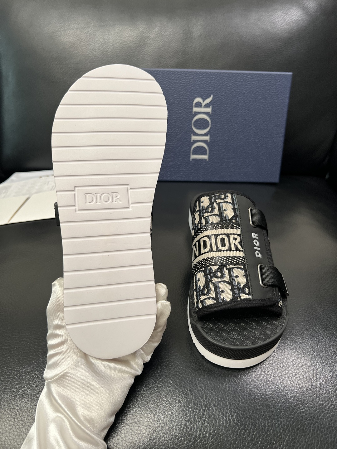 Dior 高品质 顶级工艺品 迪奥 春夏拖鞋专柜同步，鞋面意大利进口牛皮搭配标志布面料，高品质复杂拼接工