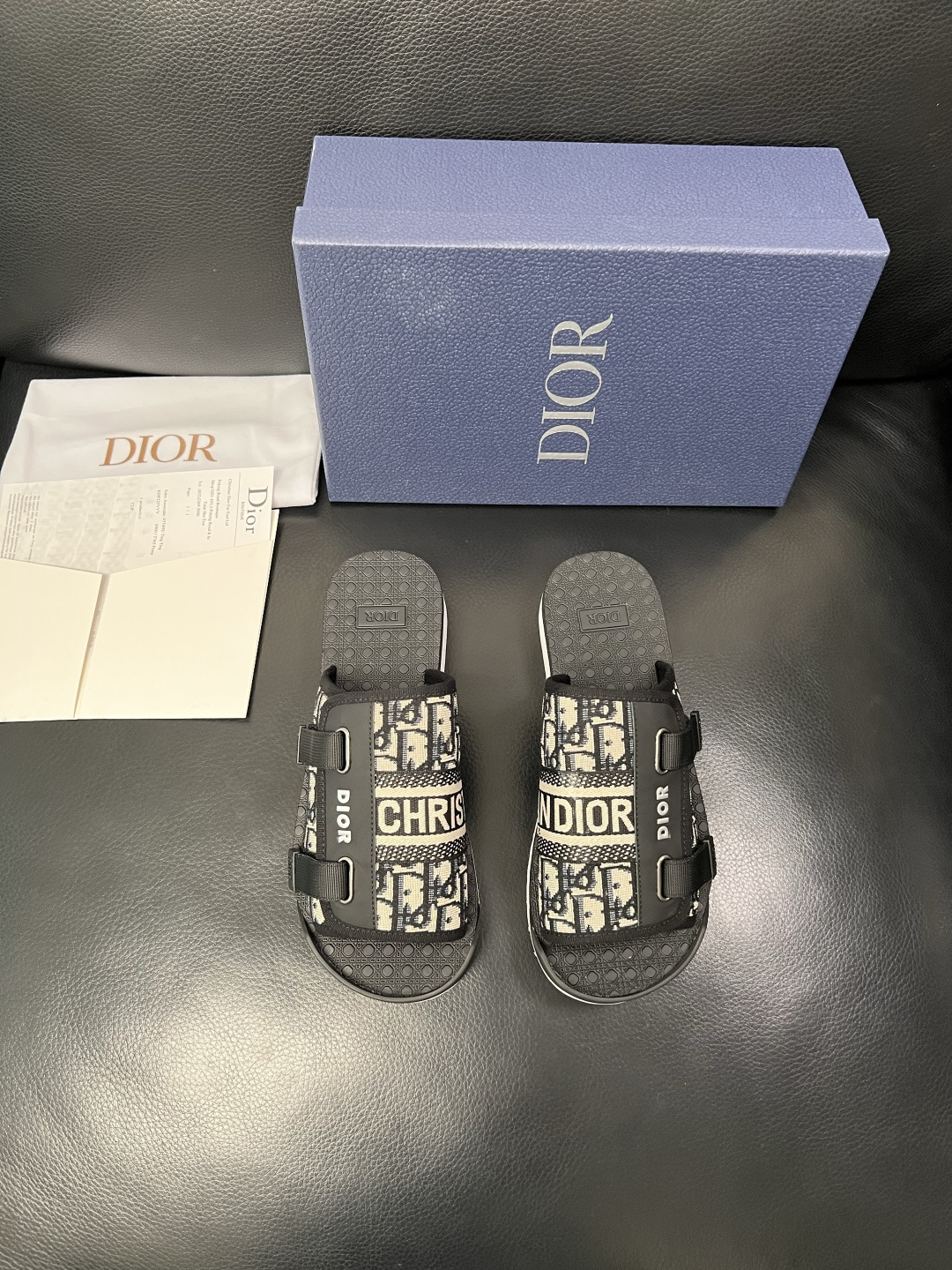 Dior 高品质 顶级工艺品 迪奥 春夏拖鞋专柜同步，鞋面意大利进口牛皮搭配标志布面料，高品质复杂拼接工