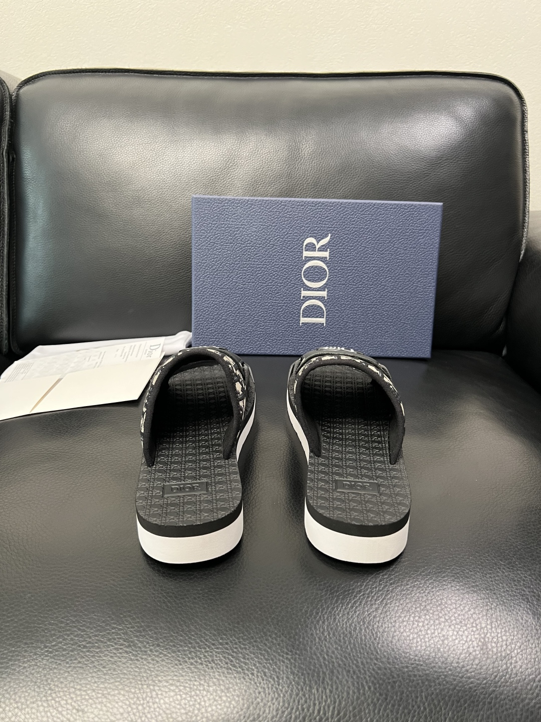 Dior 高品质 顶级工艺品 迪奥 春夏拖鞋专柜同步，鞋面意大利进口牛皮搭配标志布面料，高品质复杂拼接工
