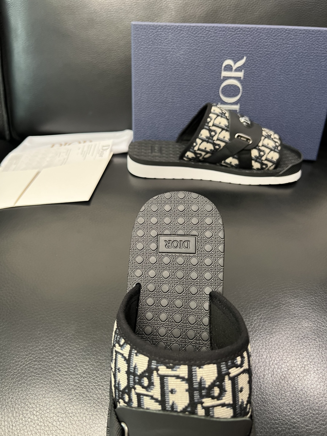 Dior 高品质 顶级工艺品 迪奥 春夏拖鞋专柜同步，鞋面意大利进口牛皮搭配标志布面料，高品质复杂拼接工