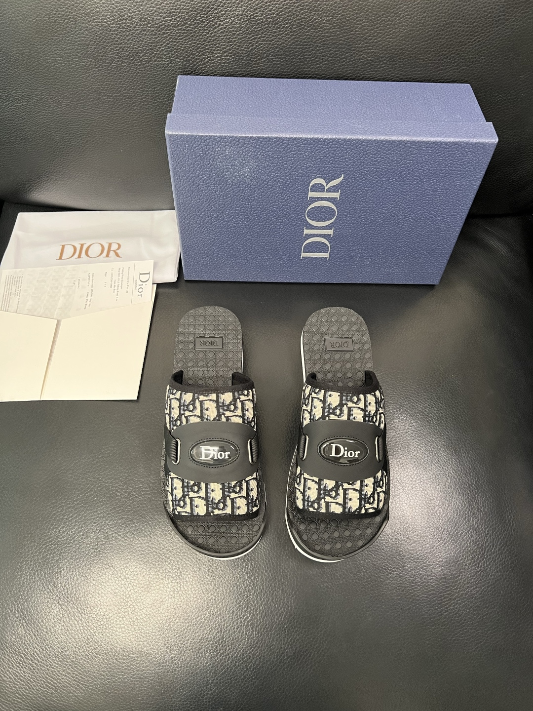 Dior 高品质 顶级工艺品 迪奥 春夏拖鞋专柜同步，鞋面意大利进口牛皮搭配标志布面料，高品质复杂拼接工