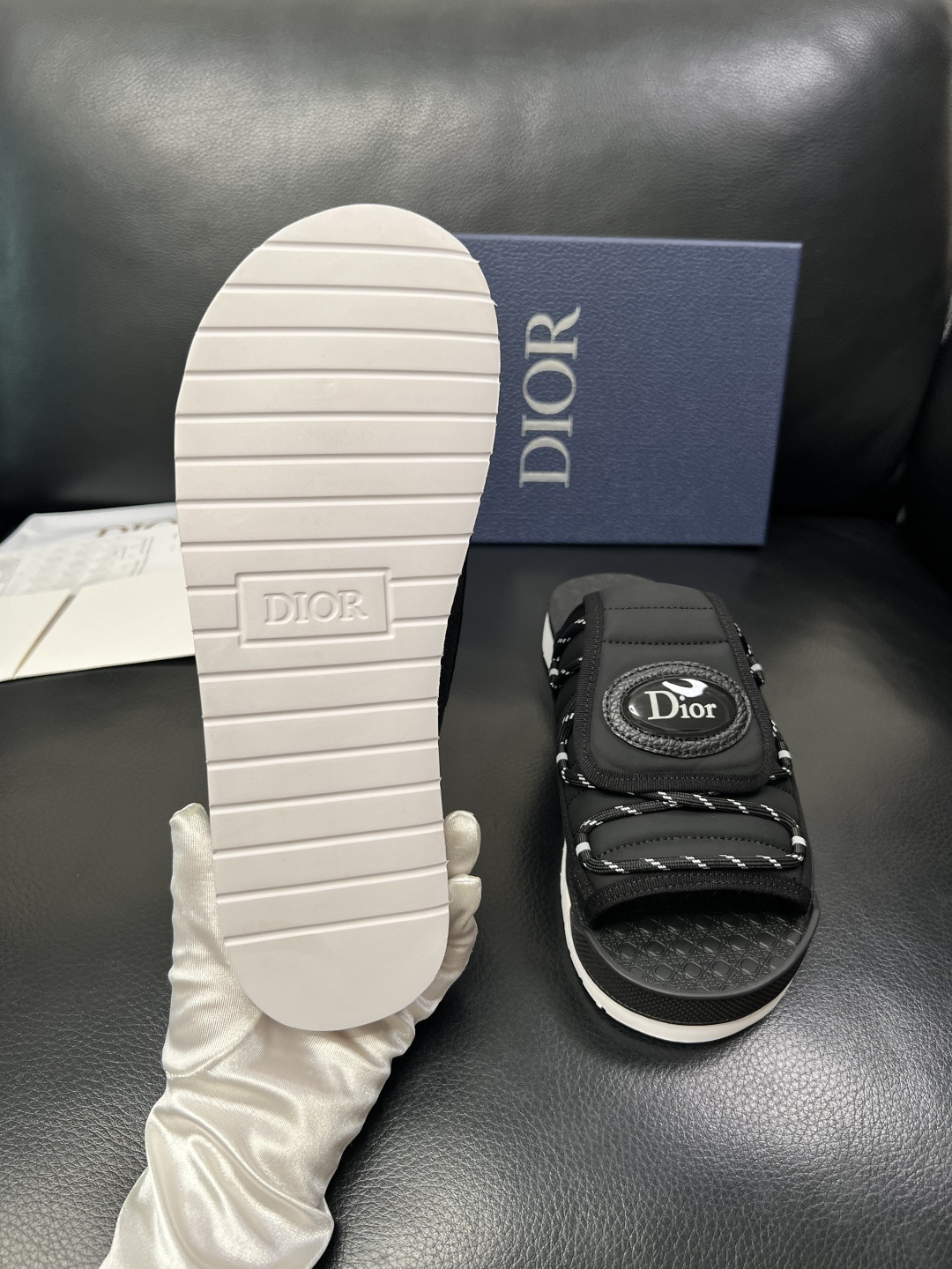 Dior 高品质 顶级工艺品 迪奥 春夏拖鞋专柜同步，鞋面意大利进口牛皮搭配标志布面料，高品质复杂拼接工