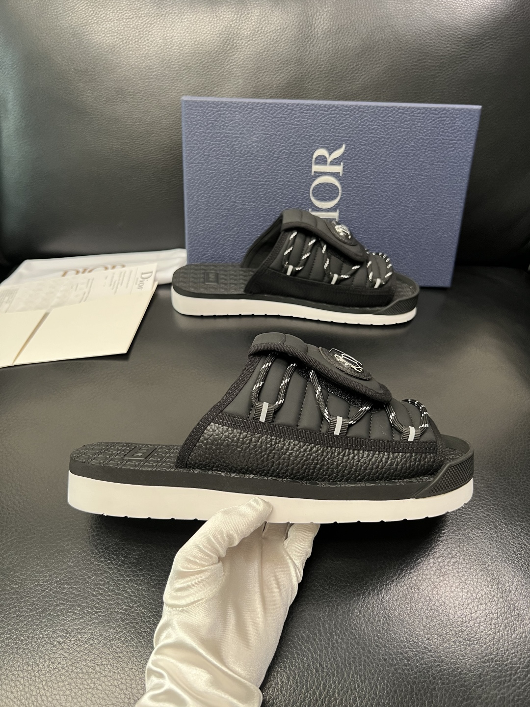 Dior 高品质 顶级工艺品 迪奥 春夏拖鞋专柜同步，鞋面意大利进口牛皮搭配标志布面料，高品质复杂拼接工