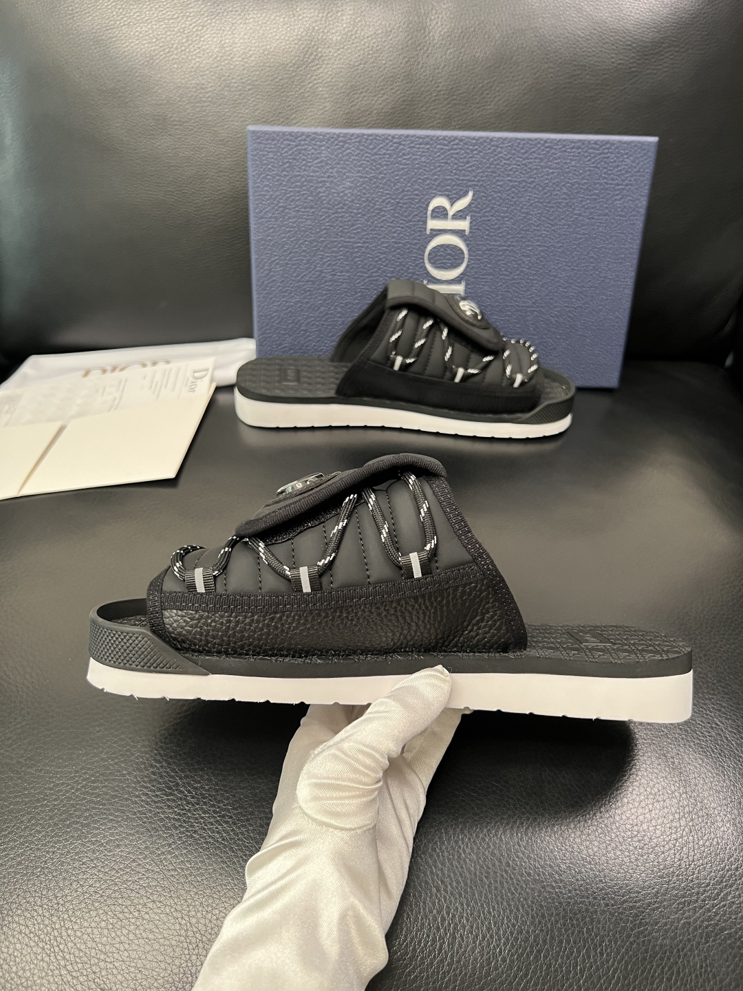 Dior 高品质 顶级工艺品 迪奥 春夏拖鞋专柜同步，鞋面意大利进口牛皮搭配标志布面料，高品质复杂拼接工