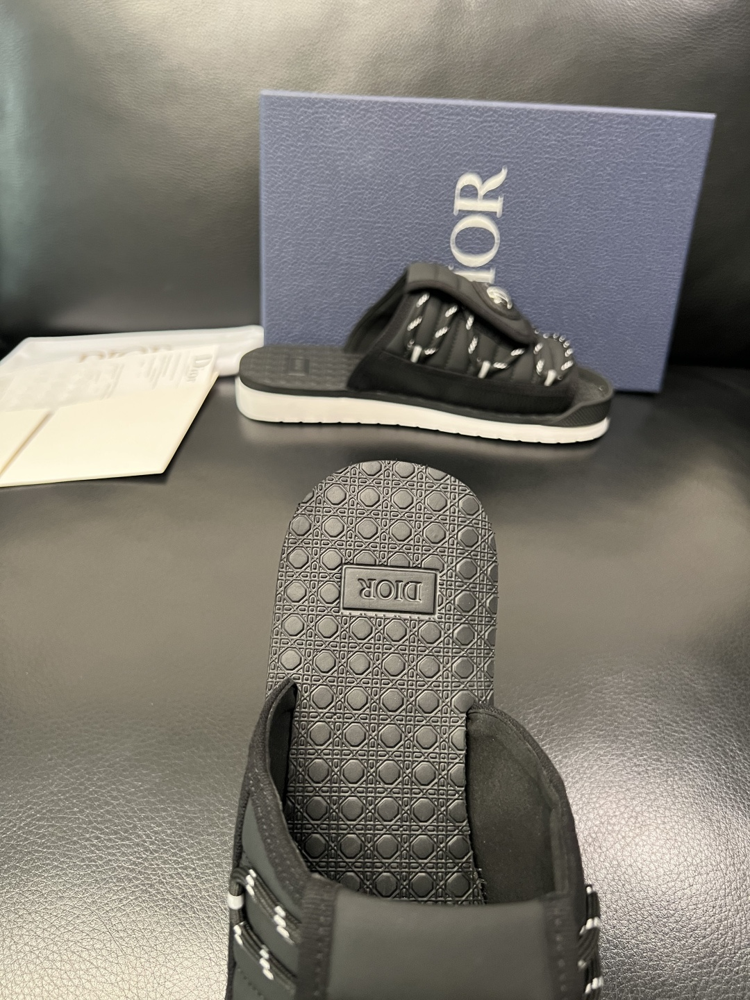 Dior 高品质 顶级工艺品 迪奥 春夏拖鞋专柜同步，鞋面意大利进口牛皮搭配标志布面料，高品质复杂拼接工