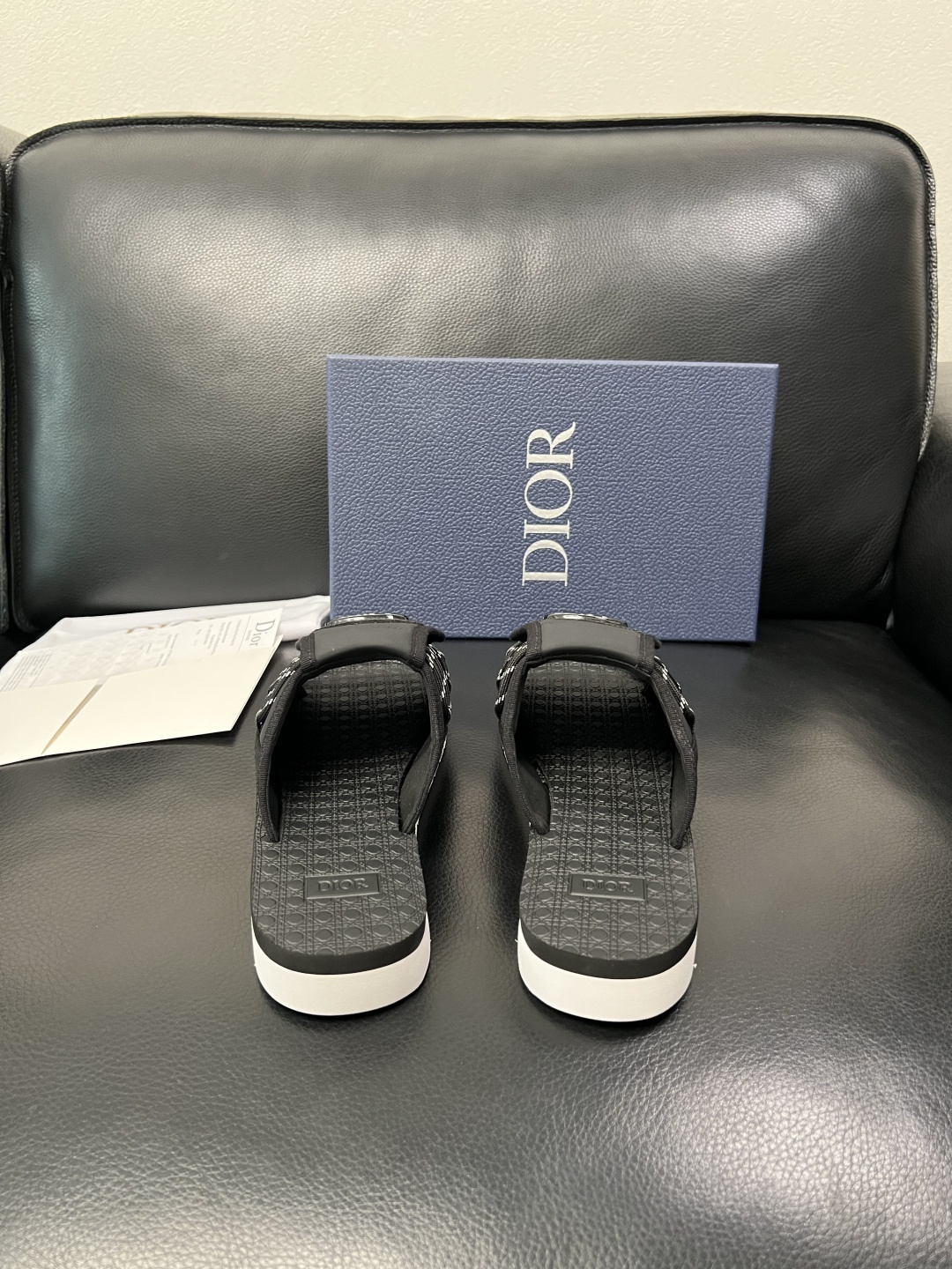 Dior 高品质 顶级工艺品 迪奥 春夏拖鞋专柜同步，鞋面意大利进口牛皮搭配标志布面料，高品质复杂拼接工