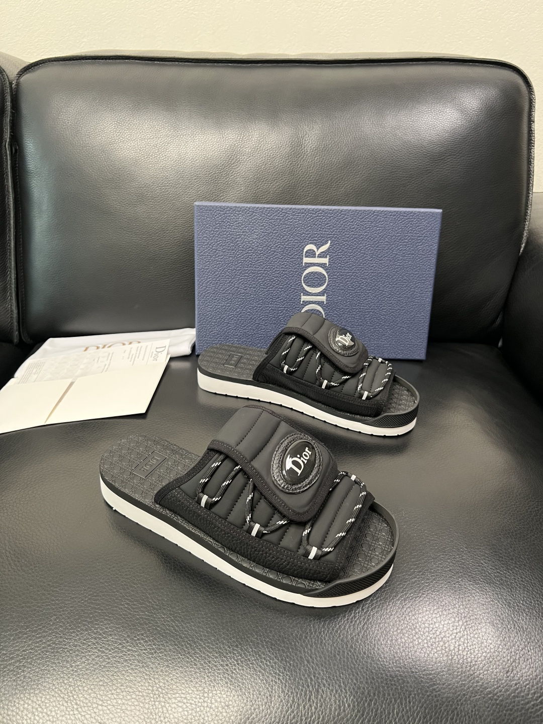 Dior 高品质 顶级工艺品 迪奥 春夏拖鞋专柜同步，鞋面意大利进口牛皮搭配标志布面料，高品质复杂拼接工