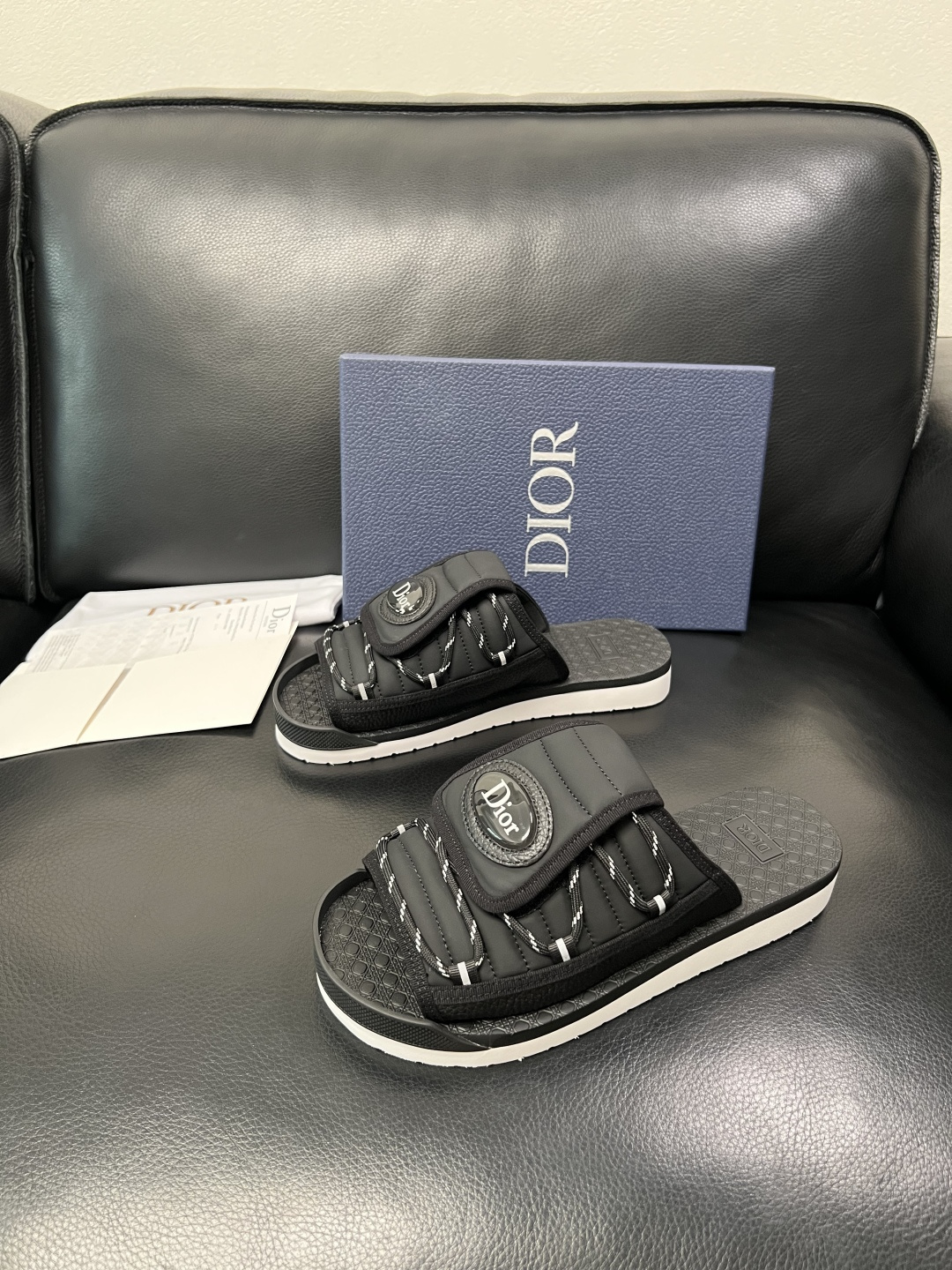 Dior 高品质 顶级工艺品 迪奥 春夏拖鞋专柜同步，鞋面意大利进口牛皮搭配标志布面料，高品质复杂拼接工