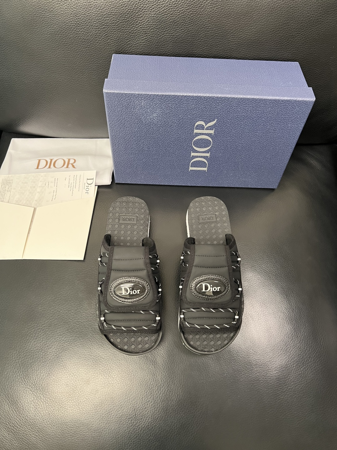 Dior 高品质 顶级工艺品 迪奥 春夏拖鞋专柜同步，鞋面意大利进口牛皮搭配标志布面料，高品质复杂拼接工