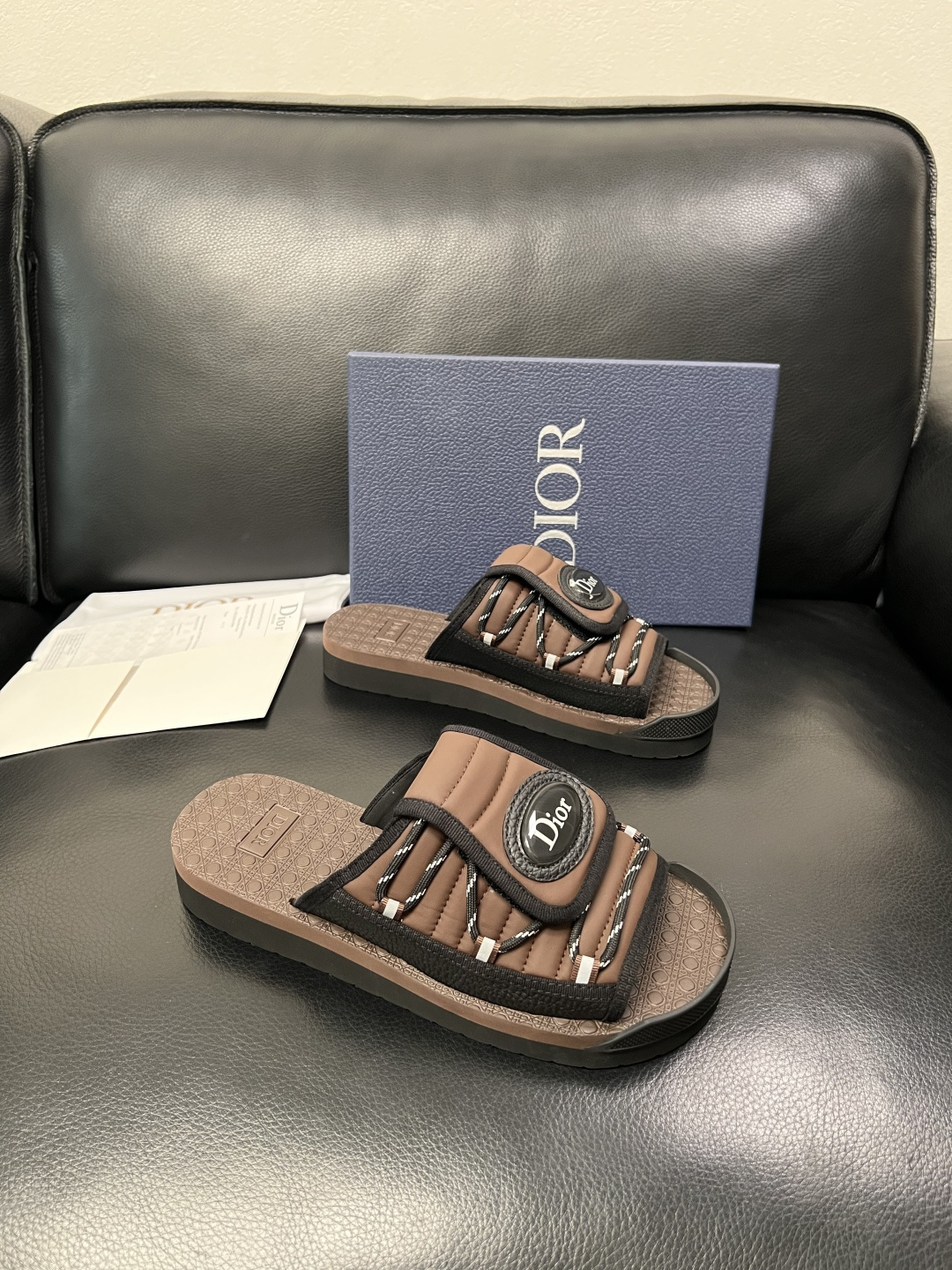 Dior 高品质 顶级工艺品 迪奥 春夏拖鞋专柜同步，鞋面意大利进口牛皮搭配标志布面料，高品质复杂拼接工