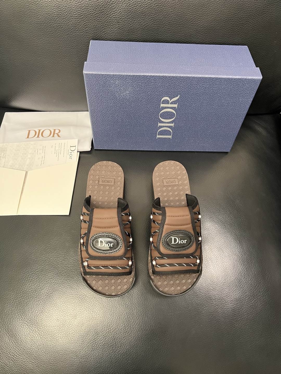 Dior 高品质 顶级工艺品 迪奥 春夏拖鞋专柜同步，鞋面意大利进口牛皮搭配标志布面料，高品质复杂拼接工