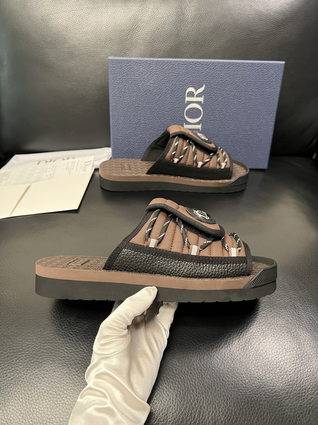 Dior 高品质 顶级工艺品 迪奥 春夏拖鞋专柜同步，鞋面意大利进口牛皮搭配标志布面料，高品质复杂拼接工