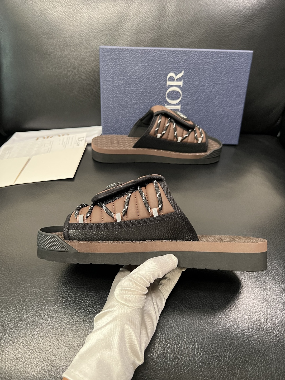 Dior 高品质 顶级工艺品 迪奥 春夏拖鞋专柜同步，鞋面意大利进口牛皮搭配标志布面料，高品质复杂拼接工