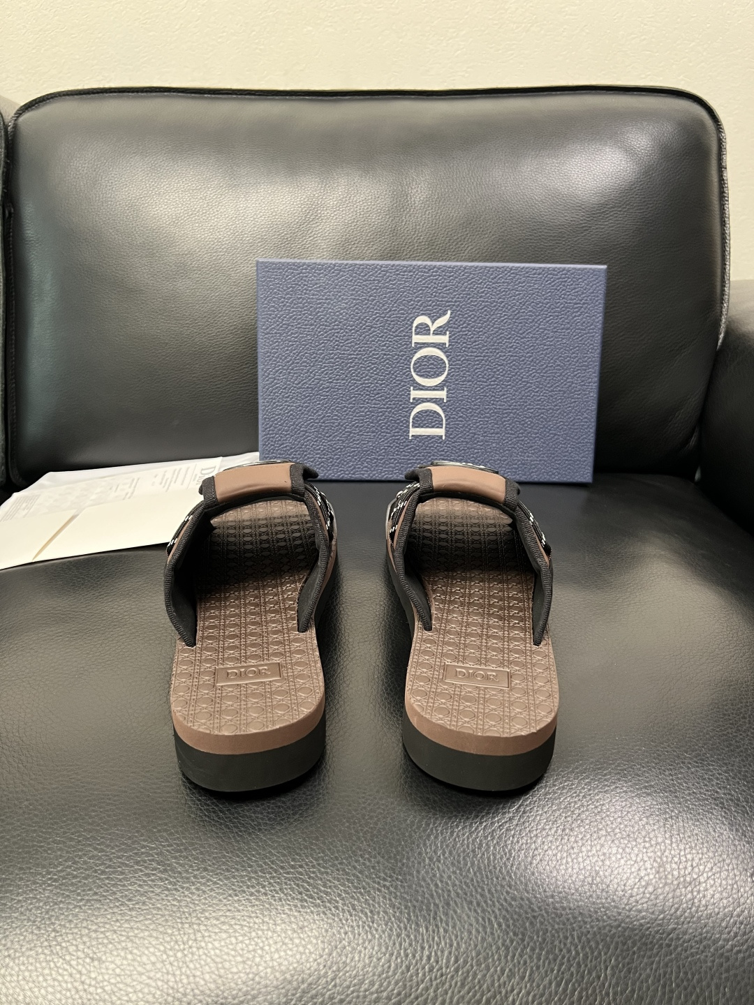 Dior 高品质 顶级工艺品 迪奥 春夏拖鞋专柜同步，鞋面意大利进口牛皮搭配标志布面料，高品质复杂拼接工