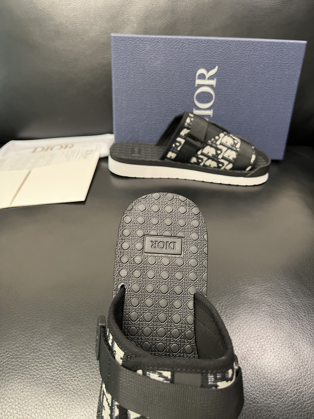 Dior 高品质 顶级工艺品 迪奥 春夏拖鞋专柜同步，鞋面意大利进口牛皮搭配标志布面料，高品质复杂拼接工