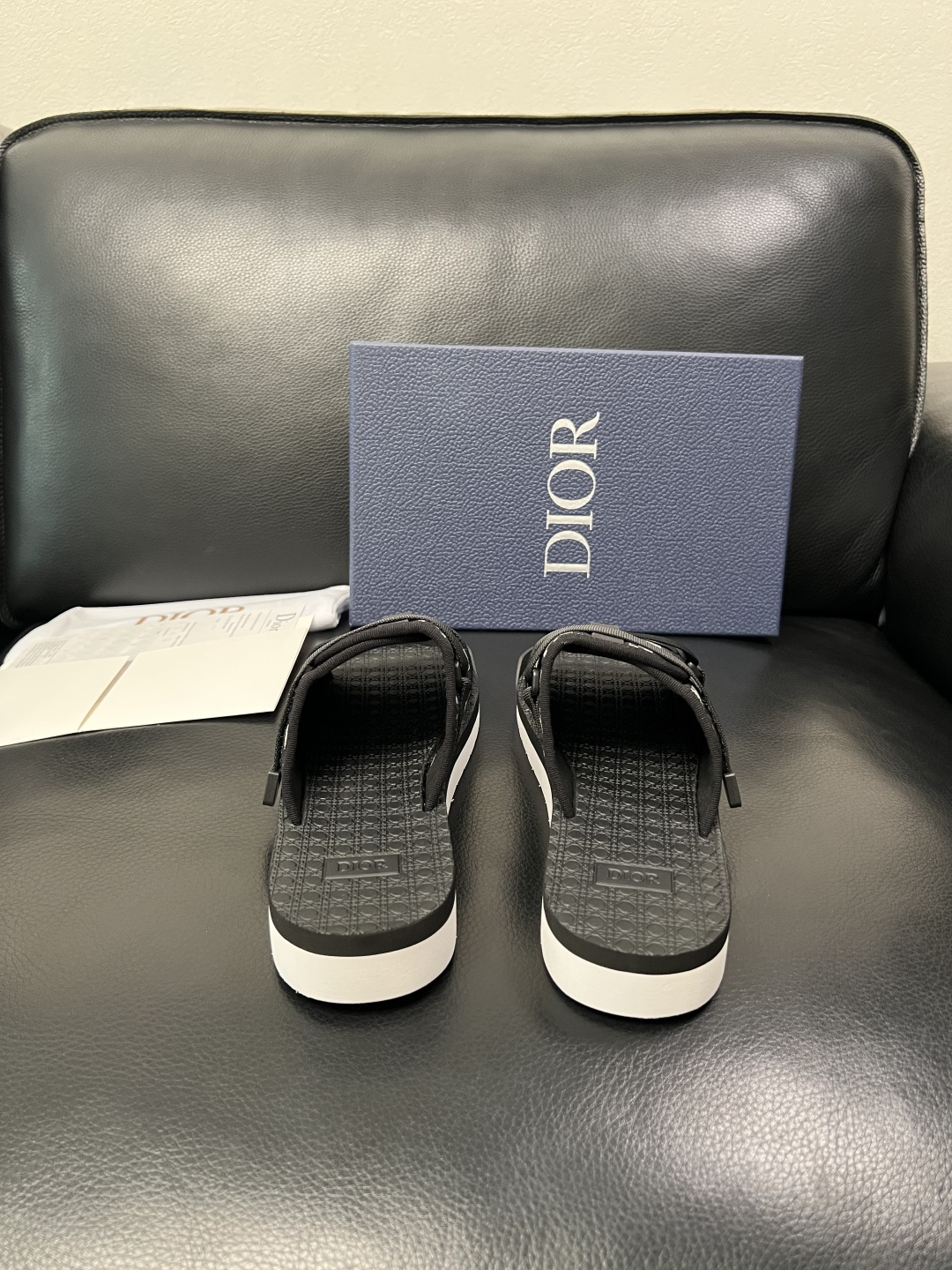 Dior 高品质 顶级工艺品 迪奥 春夏拖鞋专柜同步，鞋面意大利进口牛皮搭配标志布面料，高品质复杂拼接工