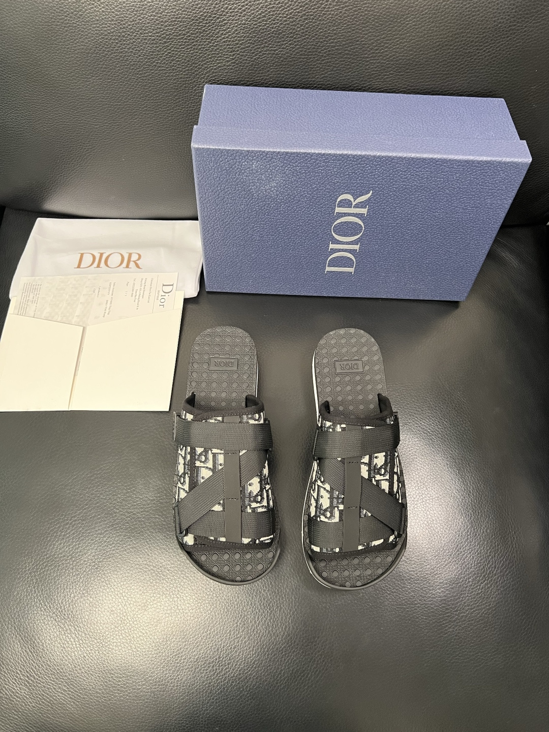 Dior 高品质 顶级工艺品 迪奥 春夏拖鞋专柜同步，鞋面意大利进口牛皮搭配标志布面料，高品质复杂拼接工
