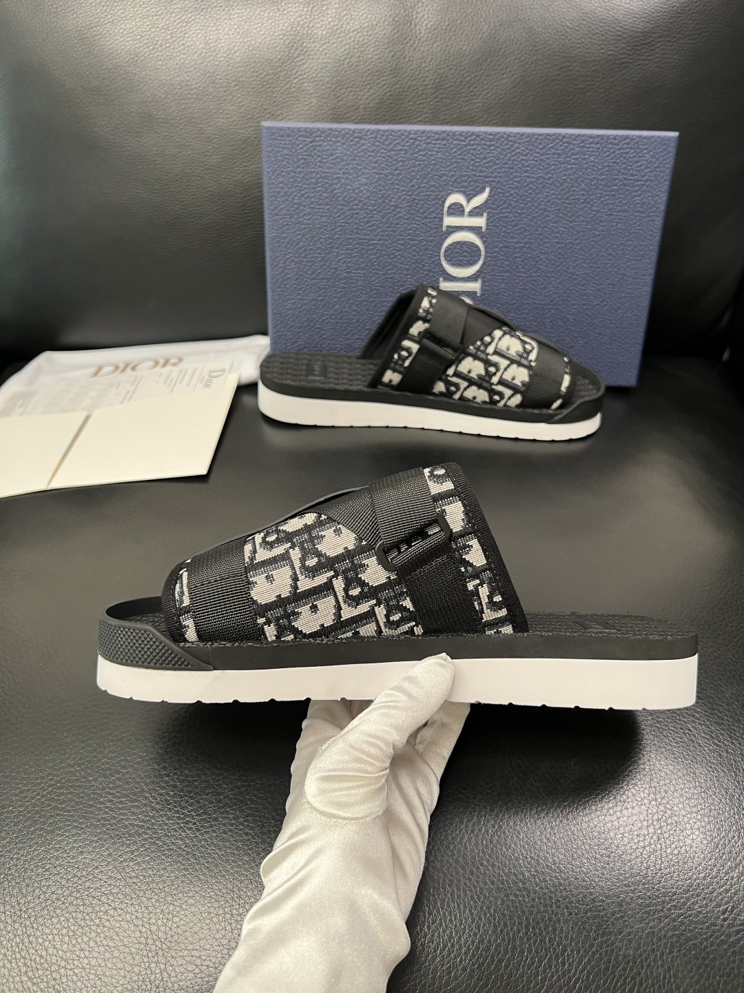 Dior 高品质 顶级工艺品 迪奥 春夏拖鞋专柜同步，鞋面意大利进口牛皮搭配标志布面料，高品质复杂拼接工