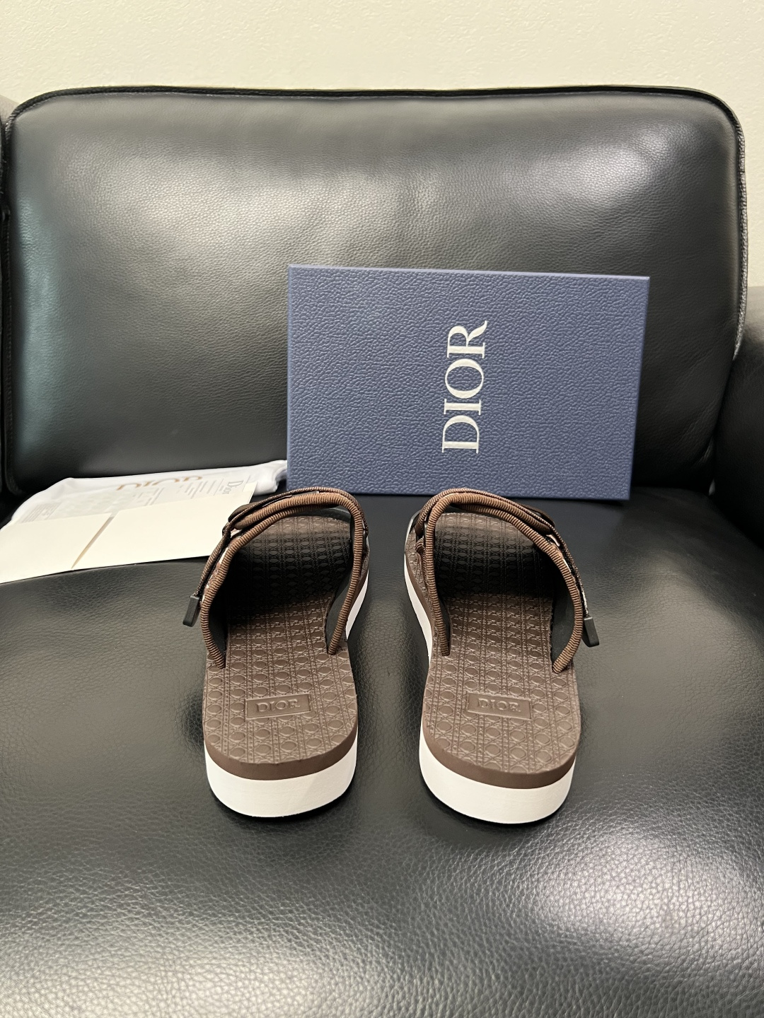 Dior 高品质 顶级工艺品 迪奥 春夏拖鞋专柜同步，鞋面意大利进口牛皮搭配标志布面料，高品质复杂拼接工