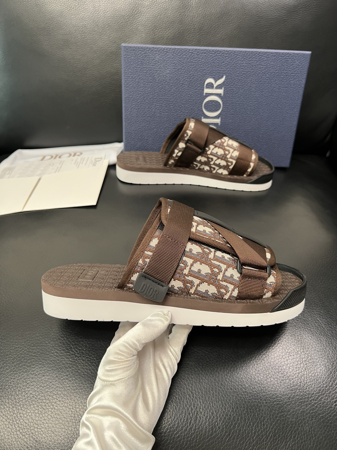 Dior 高品质 顶级工艺品 迪奥 春夏拖鞋专柜同步，鞋面意大利进口牛皮搭配标志布面料，高品质复杂拼接工