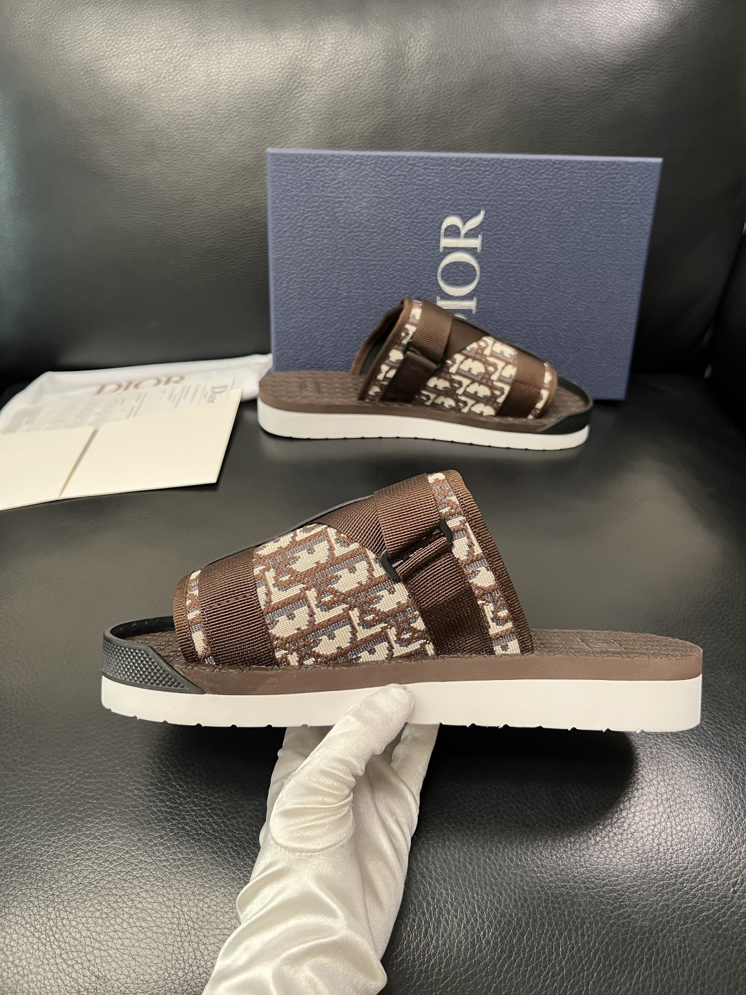 Dior 高品质 顶级工艺品 迪奥 春夏拖鞋专柜同步，鞋面意大利进口牛皮搭配标志布面料，高品质复杂拼接工