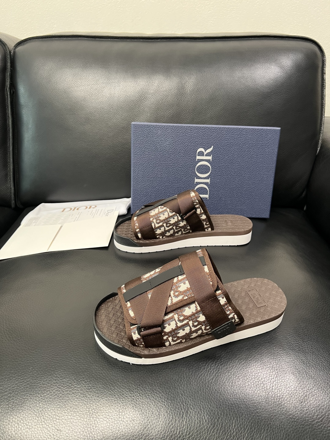 Dior 高品质 顶级工艺品 迪奥 春夏拖鞋专柜同步，鞋面意大利进口牛皮搭配标志布面料，高品质复杂拼接工