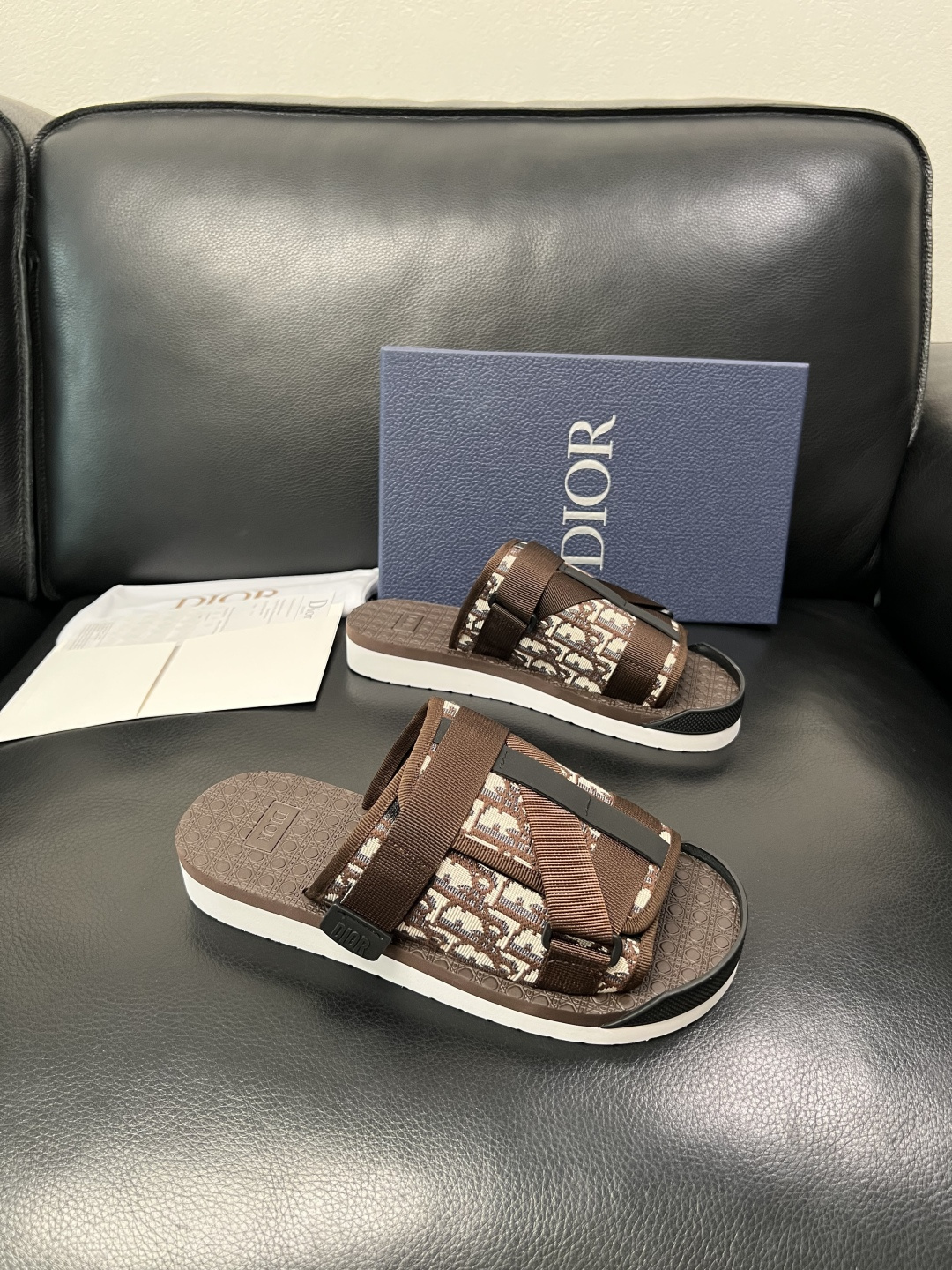 Dior 高品质 顶级工艺品 迪奥 春夏拖鞋专柜同步，鞋面意大利进口牛皮搭配标志布面料，高品质复杂拼接工