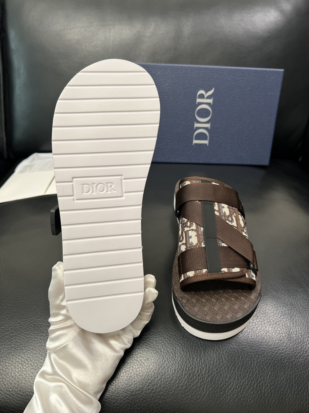 Dior 高品质 顶级工艺品 迪奥 春夏拖鞋专柜同步，鞋面意大利进口牛皮搭配标志布面料，高品质复杂拼接工