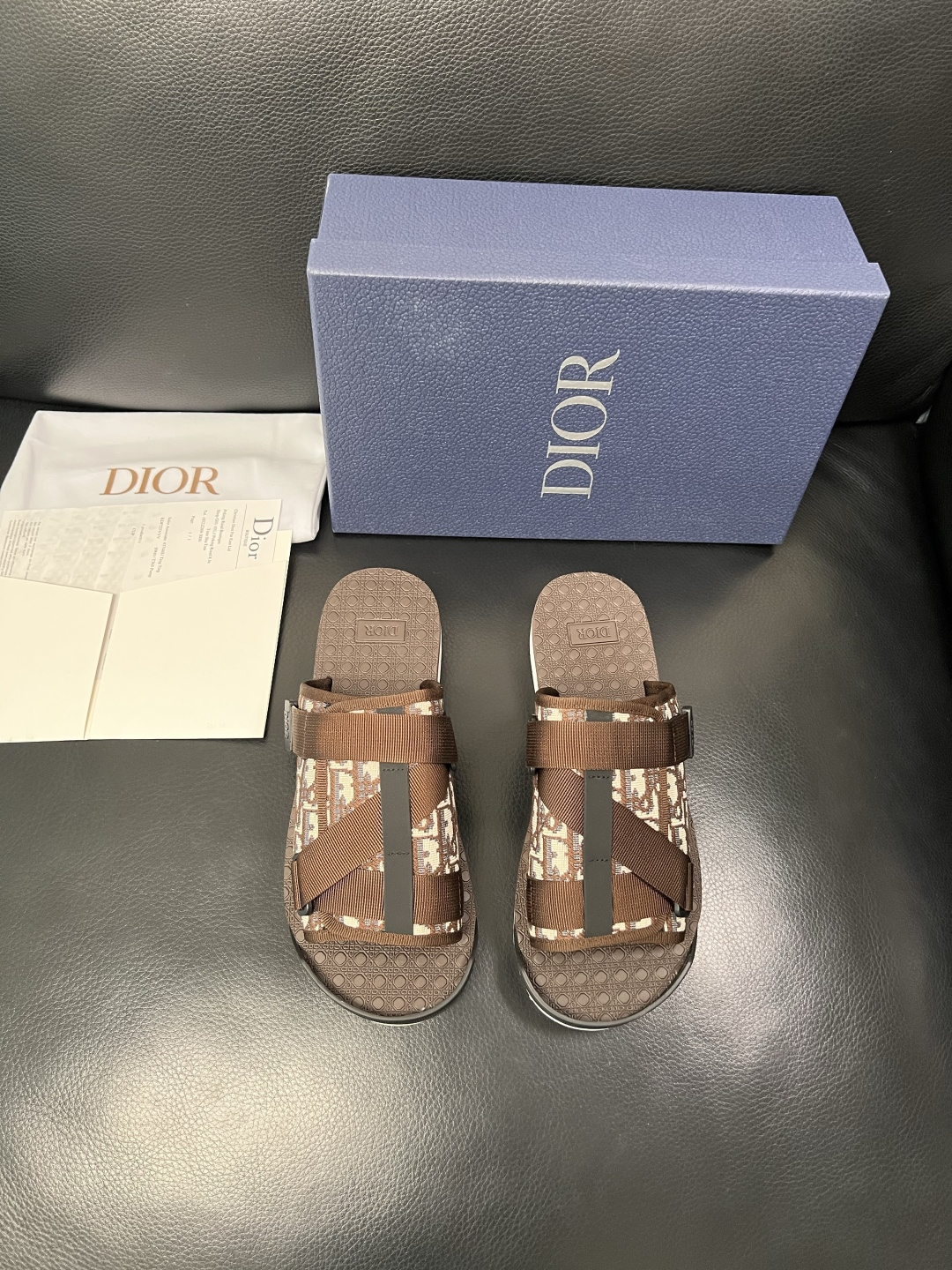 Dior 高品质 顶级工艺品 迪奥 春夏拖鞋专柜同步，鞋面意大利进口牛皮搭配标志布面料，高品质复杂拼接工