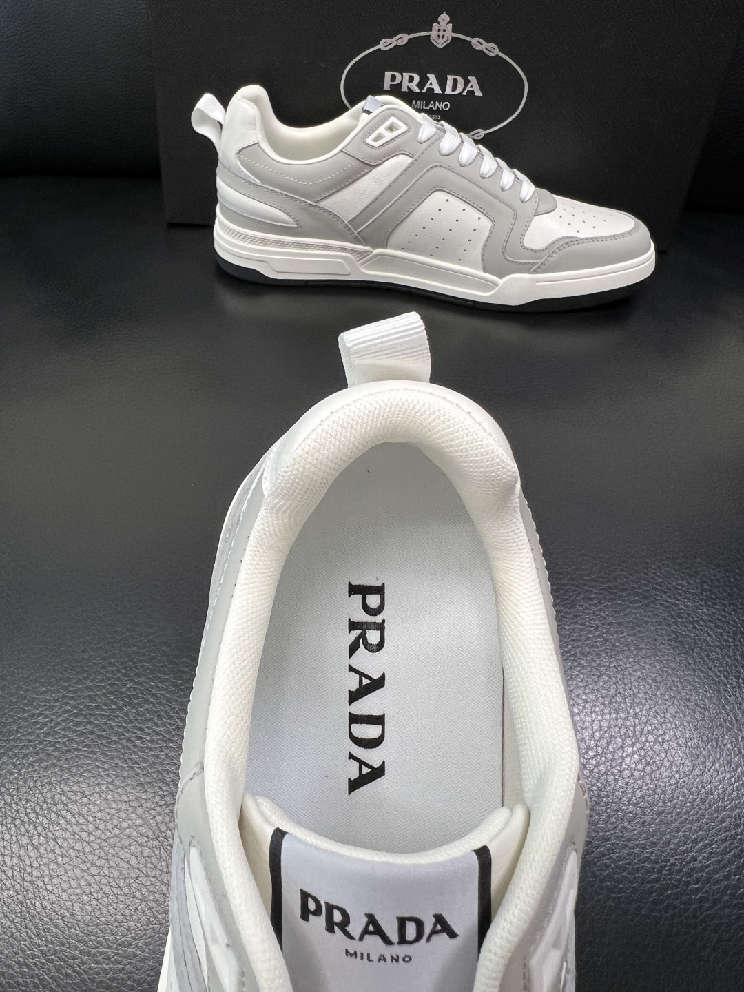 PRADA  高品质  顶级工艺品 普拉达 专柜同步 原厂配置，意大利进口原版牛皮，透气舒适进口水染牛里