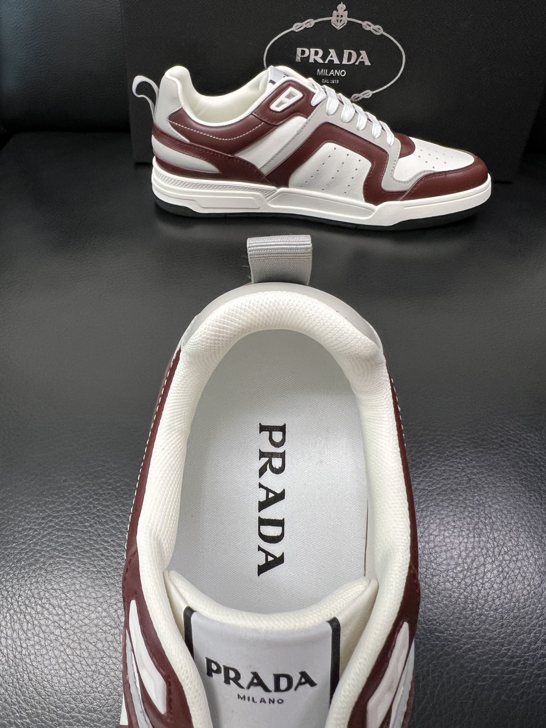 PRADA  高品质  顶级工艺品 普拉达 专柜同步 原厂配置，意大利进口原版牛皮，透气舒适进口水染牛里
