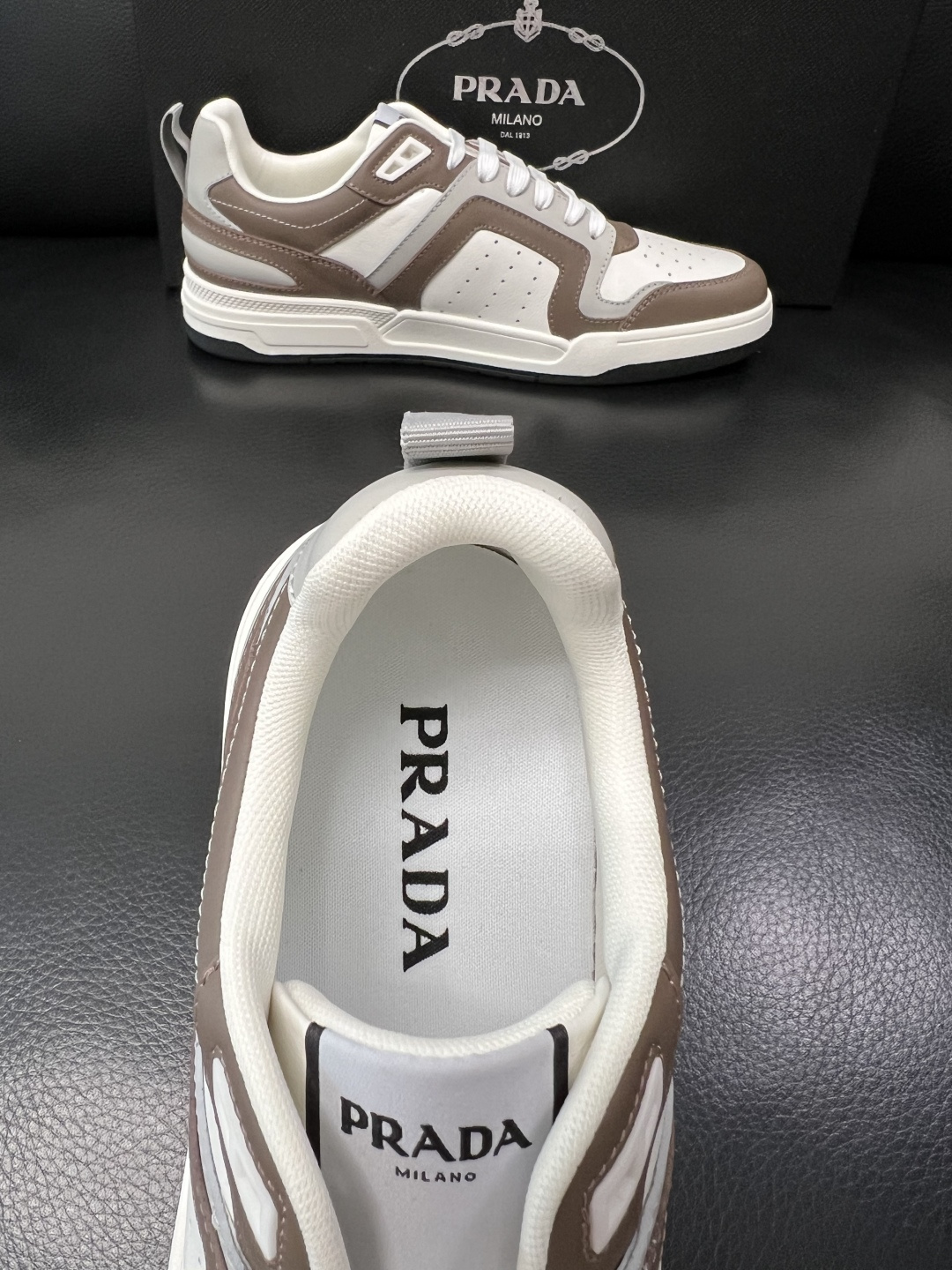PRADA  高品质  顶级工艺品 普拉达 专柜同步 原厂配置，意大利进口原版牛皮，透气舒适进口水染牛里
