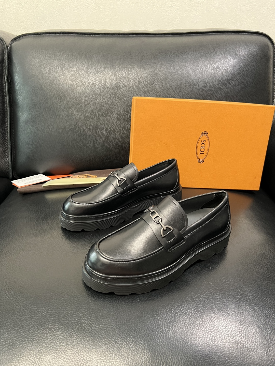 Tods  高品质  顶级工艺品  托德斯  皮鞋专柜新款，原厂配置意大利进口牛皮面料，高品质复杂拼接工