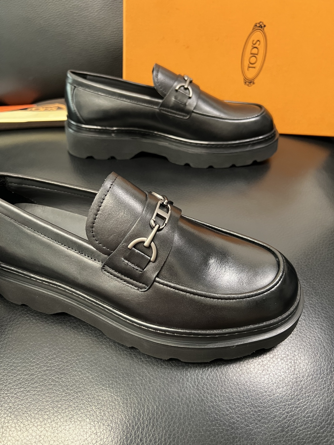 Tods  高品质  顶级工艺品  托德斯  皮鞋专柜新款，原厂配置意大利进口牛皮面料，高品质复杂拼接工