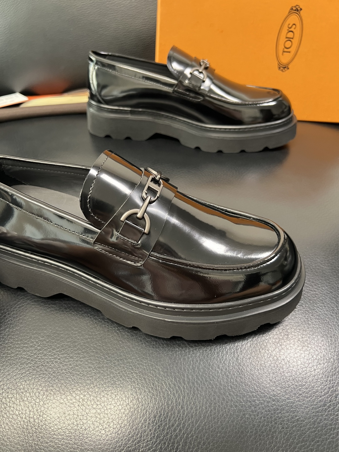 Tods  高品质  顶级工艺品  托德斯  皮鞋专柜新款，原厂配置意大利进口牛皮面料，高品质复杂拼接工