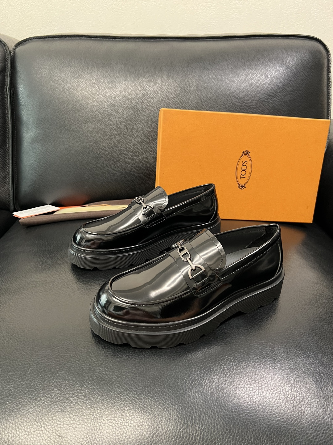 Tods  高品质  顶级工艺品  托德斯  皮鞋专柜新款，原厂配置意大利进口牛皮面料，高品质复杂拼接工