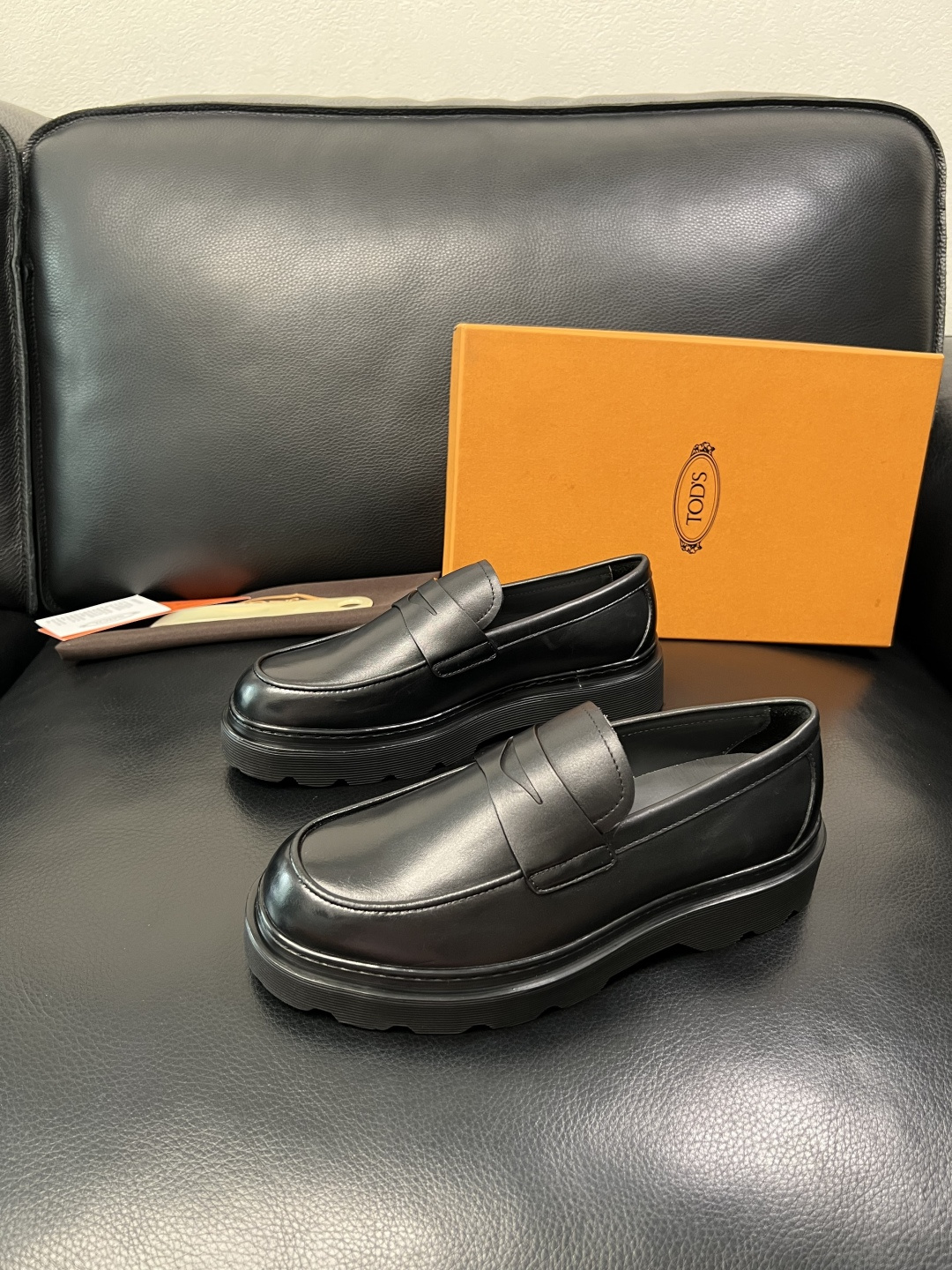 Tods  高品质  顶级工艺品  托德斯  皮鞋专柜新款，原厂配置意大利进口牛皮面料，高品质复杂拼接工