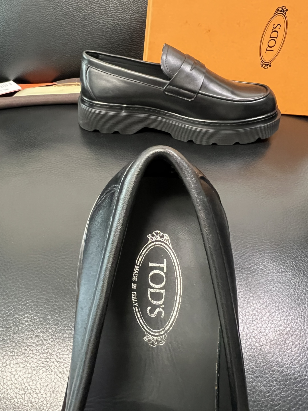 Tods  高品质  顶级工艺品  托德斯  皮鞋专柜新款，原厂配置意大利进口牛皮面料，高品质复杂拼接工