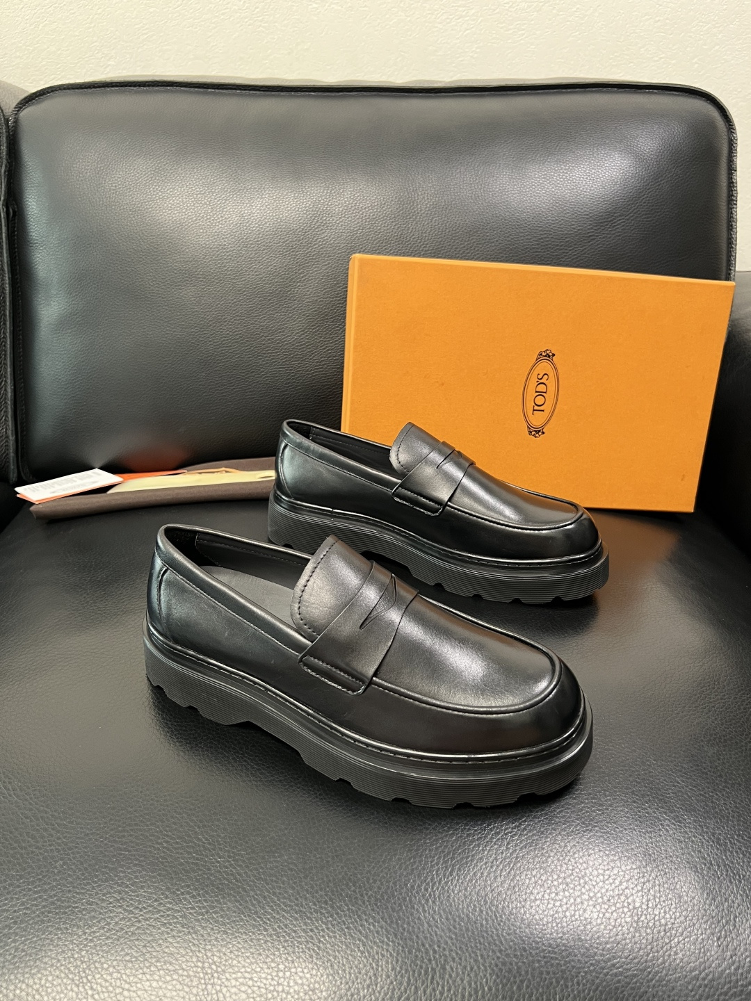 Tods  高品质  顶级工艺品  托德斯  皮鞋专柜新款，原厂配置意大利进口牛皮面料，高品质复杂拼接工
