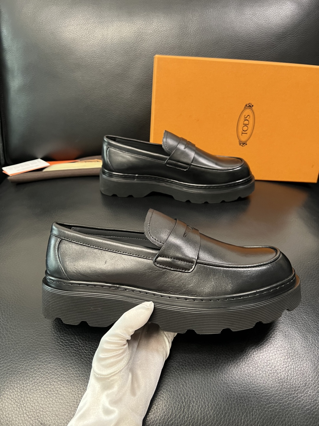 Tods  高品质  顶级工艺品  托德斯  皮鞋专柜新款，原厂配置意大利进口牛皮面料，高品质复杂拼接工