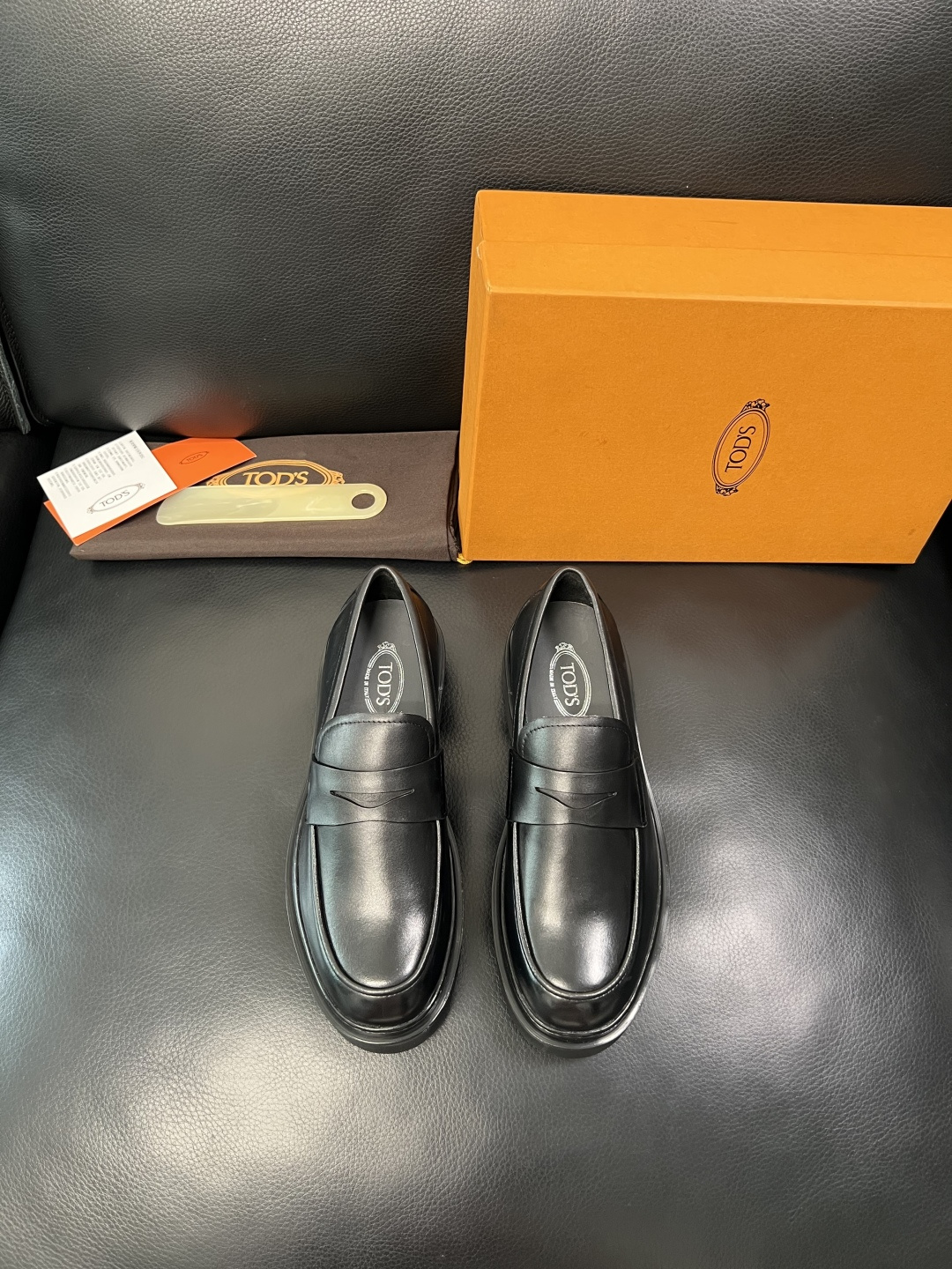 Tods  高品质  顶级工艺品  托德斯  皮鞋专柜新款，原厂配置意大利进口牛皮面料，高品质复杂拼接工