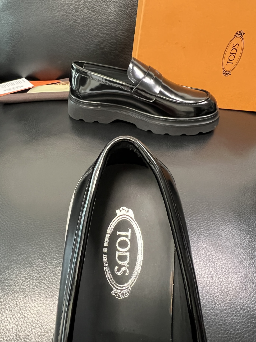 Tods  高品质  顶级工艺品  托德斯  皮鞋专柜新款，原厂配置意大利进口牛皮面料，高品质复杂拼接工