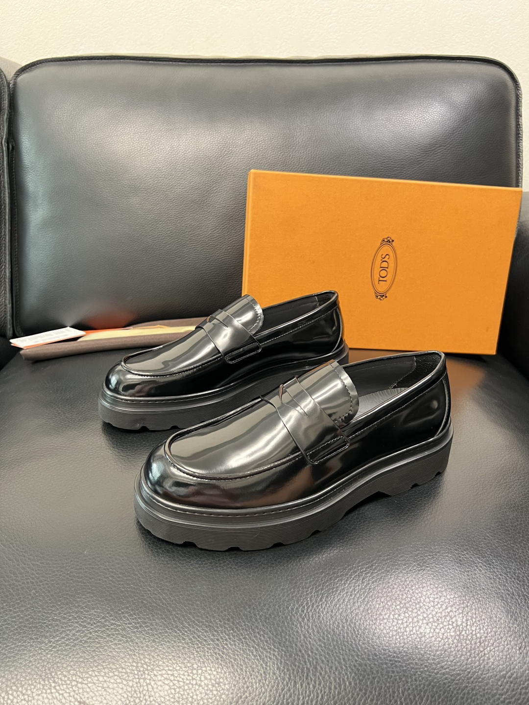 Tods  高品质  顶级工艺品  托德斯  皮鞋专柜新款，原厂配置意大利进口牛皮面料，高品质复杂拼接工