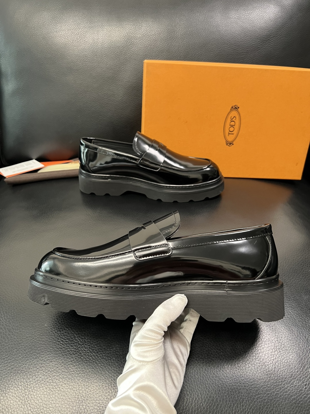 Tods  高品质  顶级工艺品  托德斯  皮鞋专柜新款，原厂配置意大利进口牛皮面料，高品质复杂拼接工