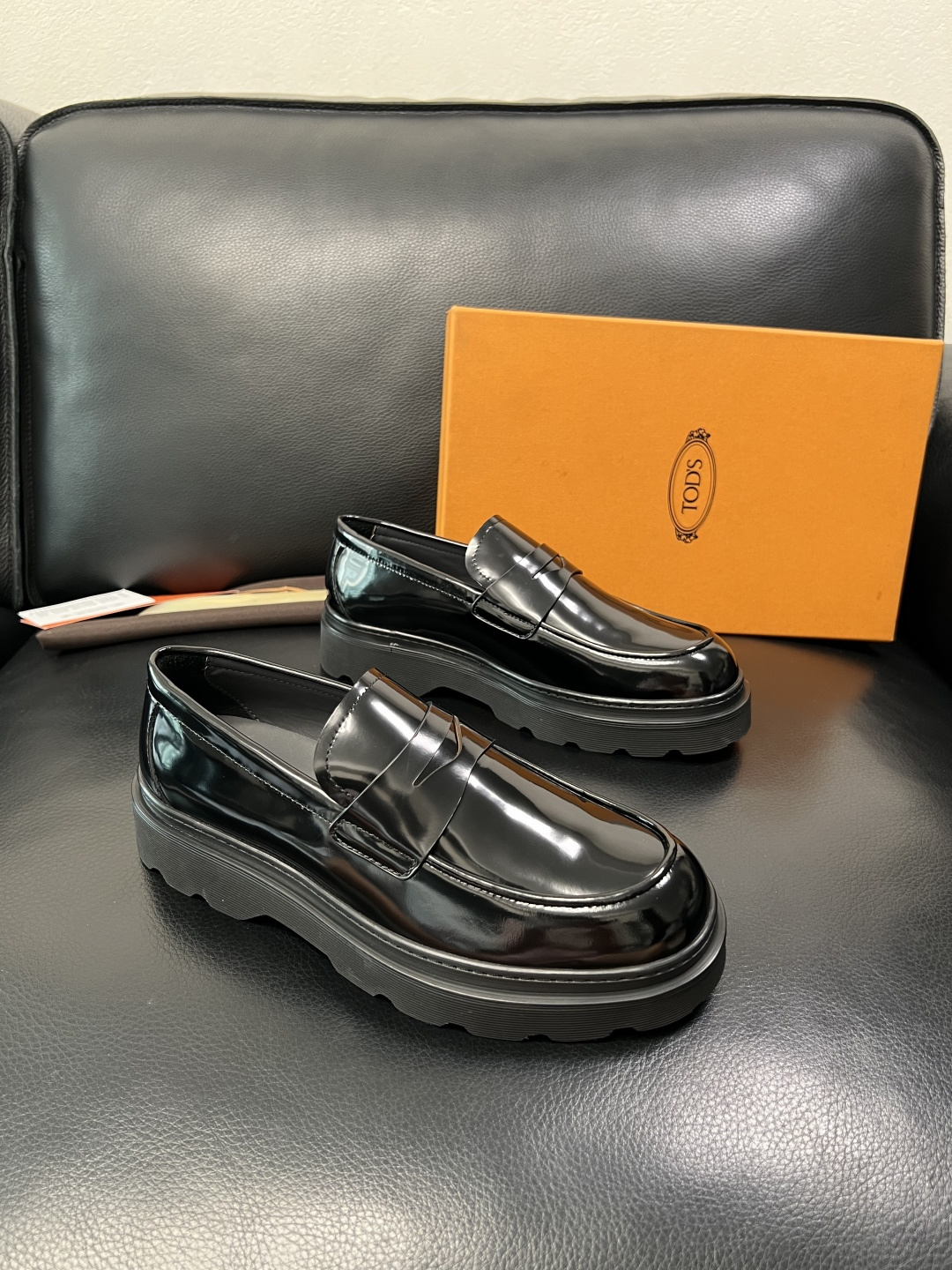 Tods  高品质  顶级工艺品  托德斯  皮鞋专柜新款，原厂配置意大利进口牛皮面料，高品质复杂拼接工
