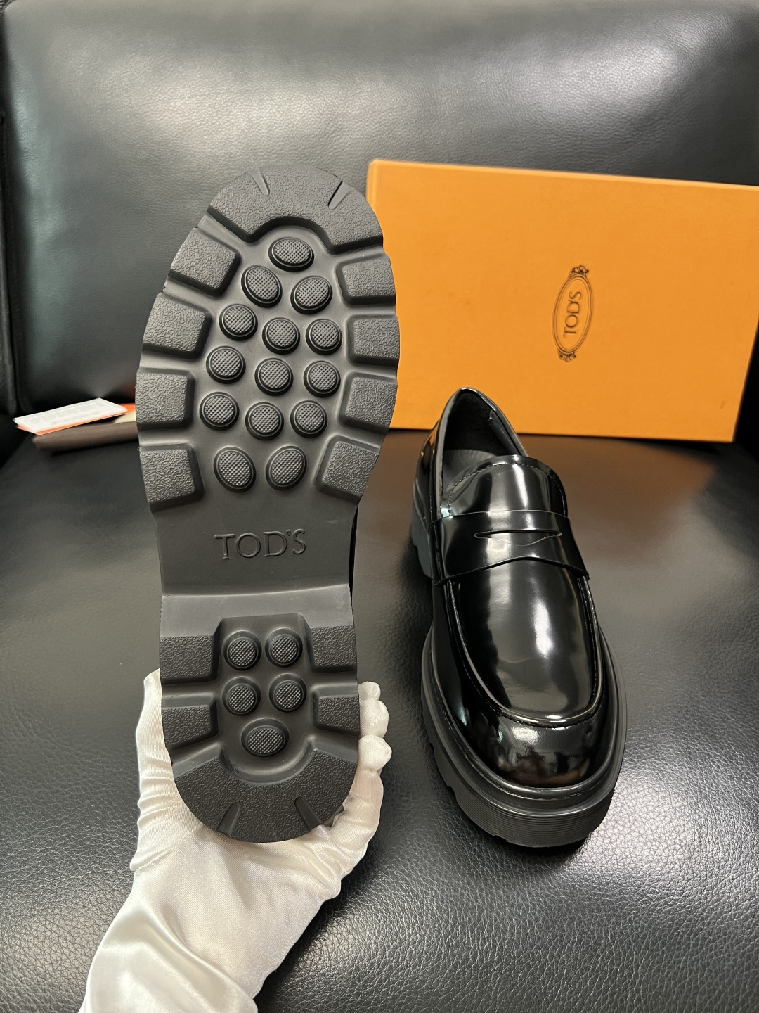 Tods  高品质  顶级工艺品  托德斯  皮鞋专柜新款，原厂配置意大利进口牛皮面料，高品质复杂拼接工