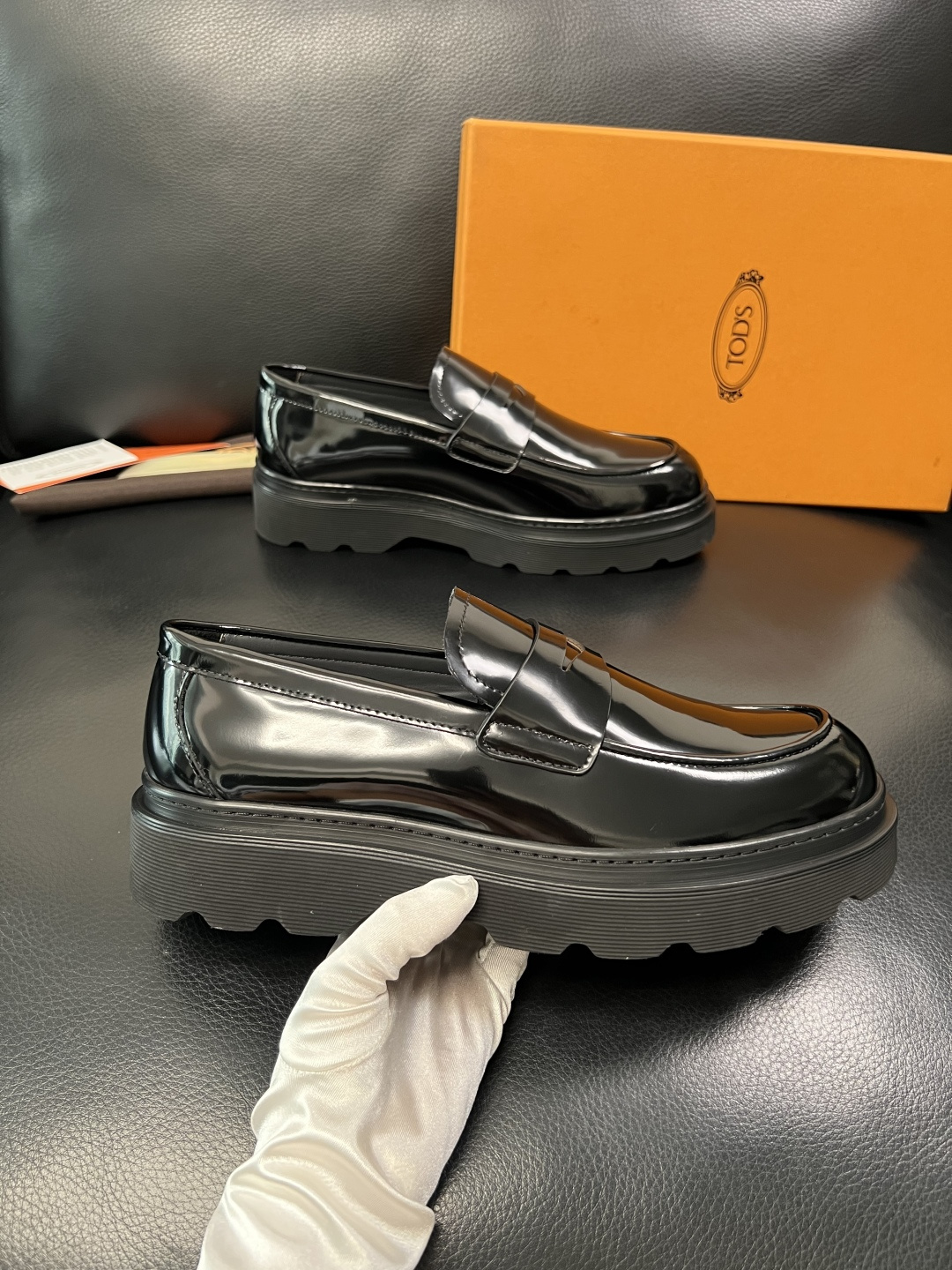 Tods  高品质  顶级工艺品  托德斯  皮鞋专柜新款，原厂配置意大利进口牛皮面料，高品质复杂拼接工