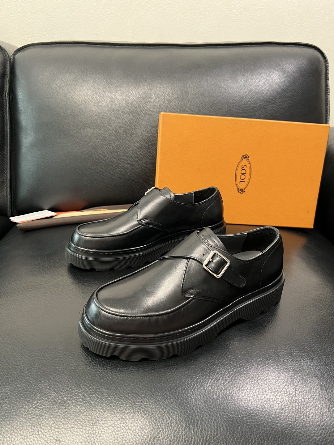 Tods  高品质  顶级工艺品  托德斯  皮鞋专柜新款，原厂配置意大利进口牛皮面料，高品质复杂拼接工