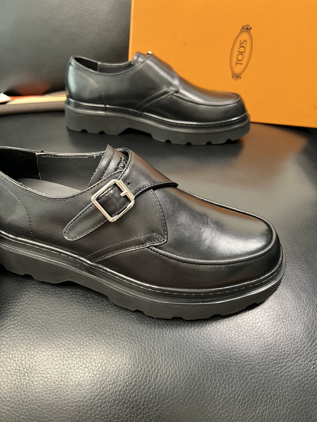 Tods  高品质  顶级工艺品  托德斯  皮鞋专柜新款，原厂配置意大利进口牛皮面料，高品质复杂拼接工